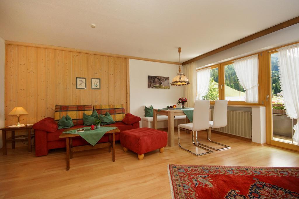 Gaestehaus Schuler Riezlern Habitación foto
